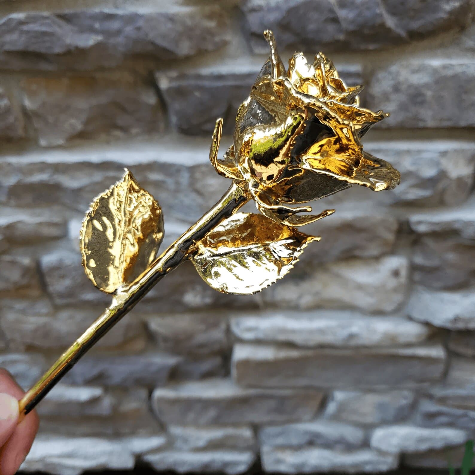 Trandafir sculptat în aur de 24K